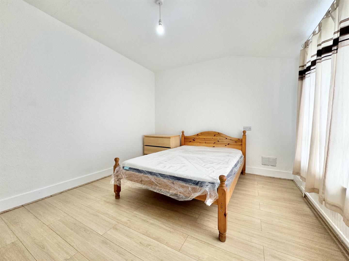 Sandford Avenue, Wood Green
